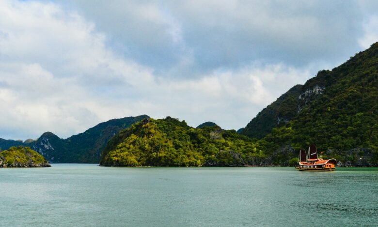 floating restaurant near islands