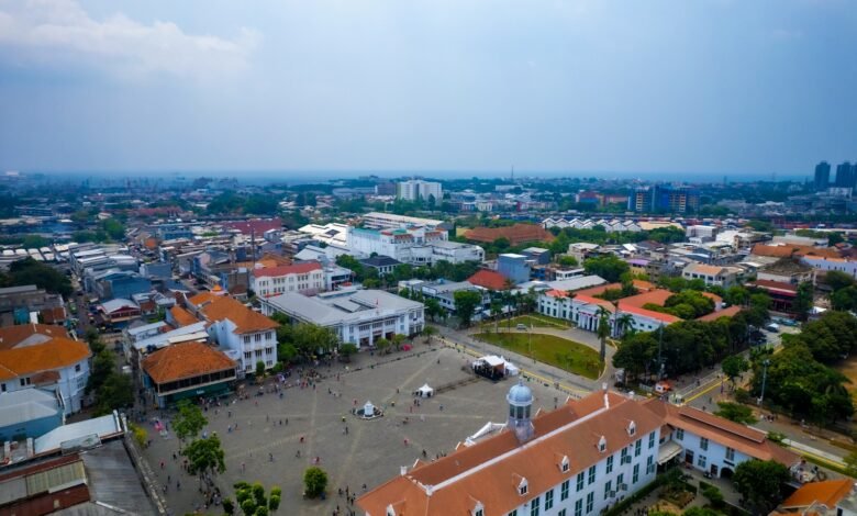 a city with many buildings