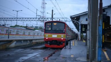 a train pulling into a station