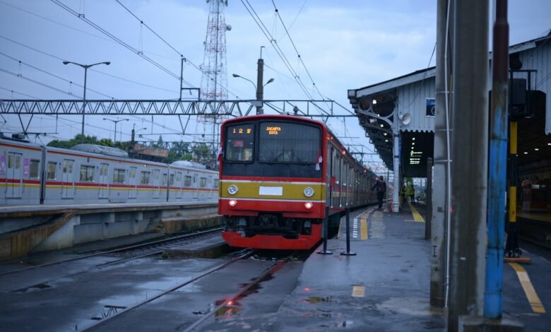 a train pulling into a station